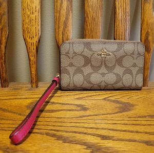 Coach wristlet wallet